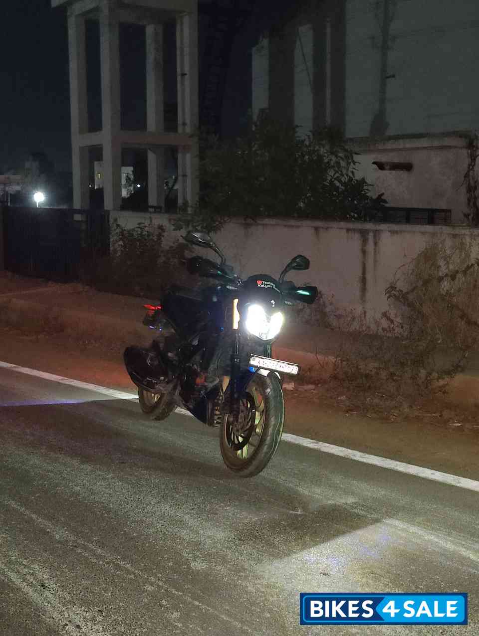 Glacier Blue Bajaj Dominar 400
