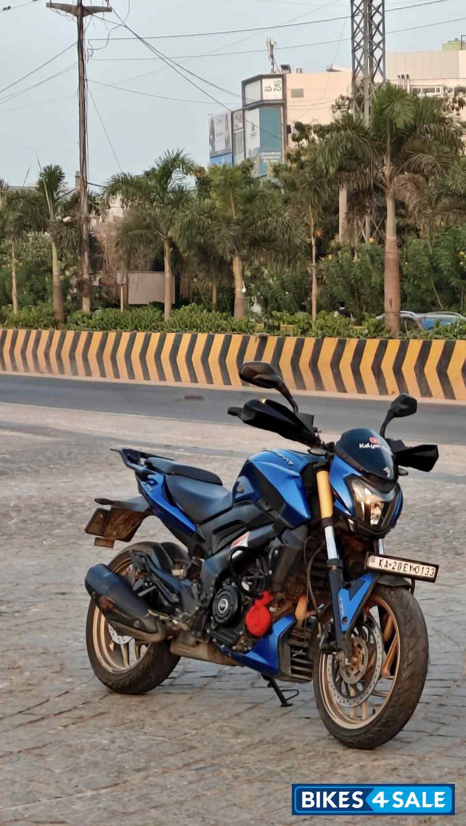 Glacier Blue Bajaj Dominar 400