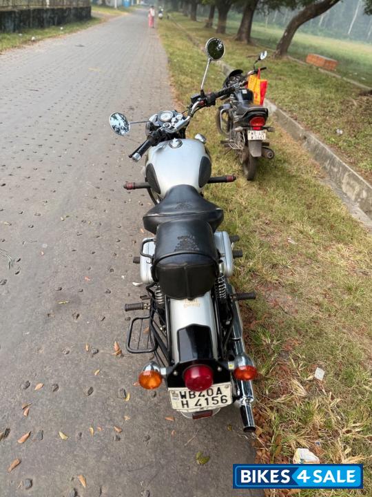 Silver Royal Enfield Classic 350 Silver Royal Enfield Classic 350