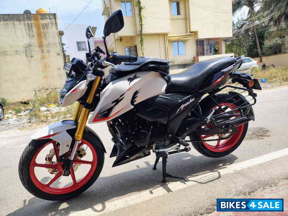 White TVS Apache RTR 160 4V BS6 White TVS Apache RTR 160 4V BS6