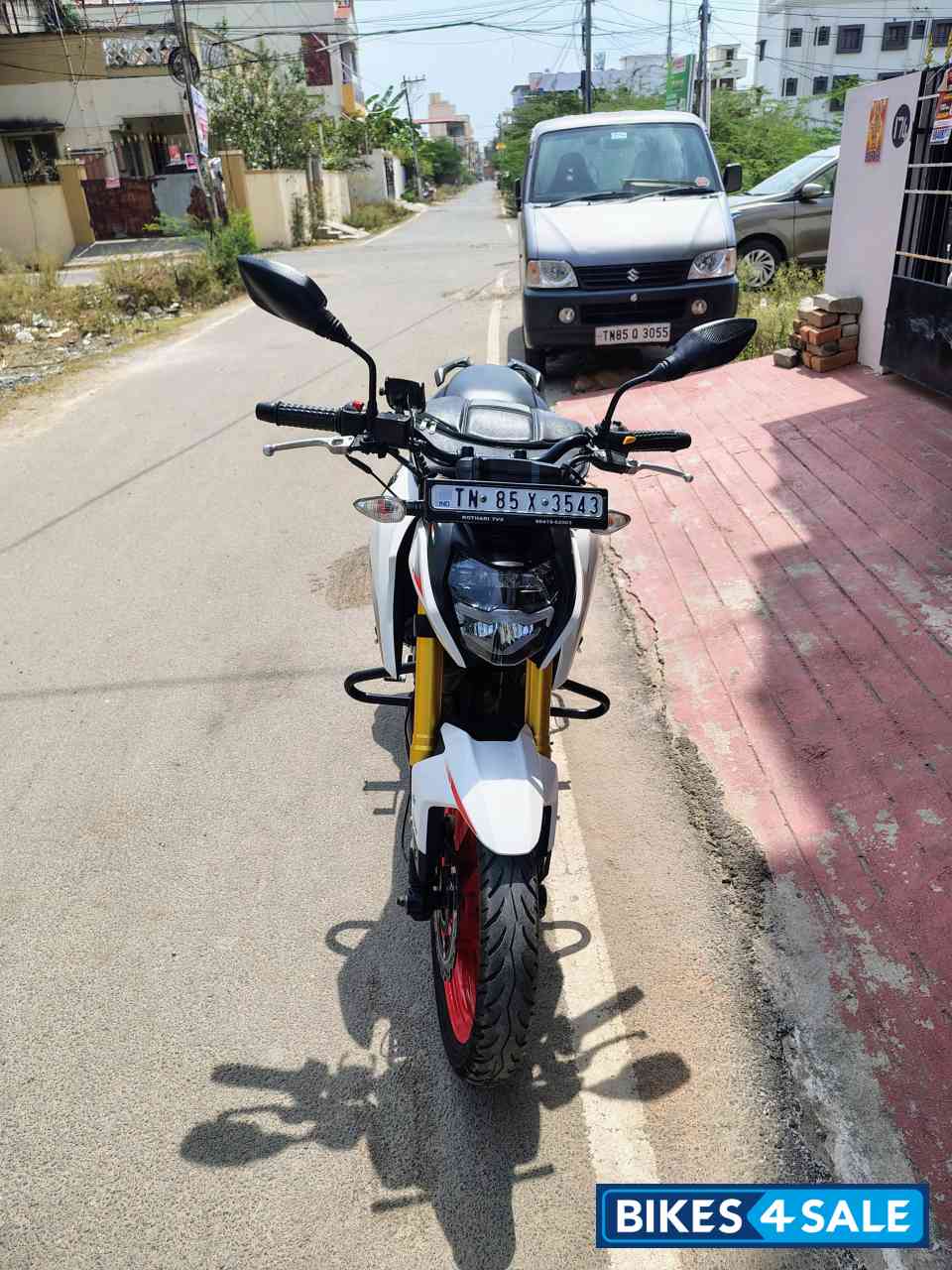 White TVS Apache RTR 160 4V BS6 White TVS Apache RTR 160 4V BS6