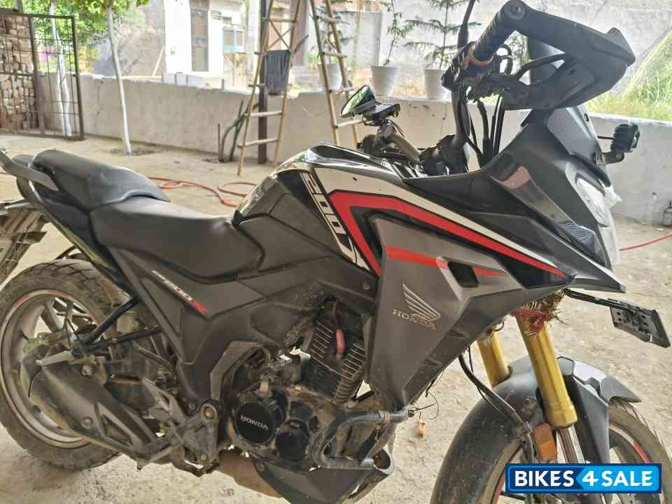 Black Honda CB200X