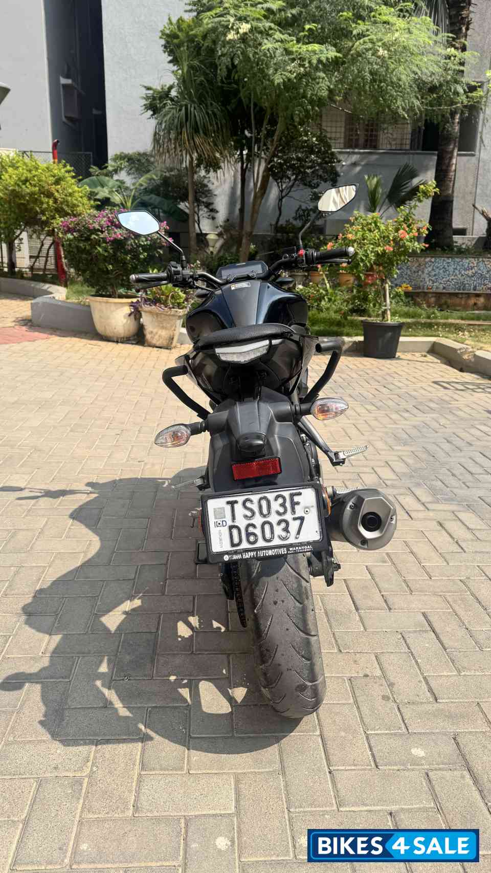 Metallic Black Yamaha MT-15 Ver 2.0 Metallic Black Yamaha MT-15 Ver 2.0