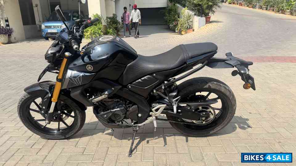 Metallic Black Yamaha MT-15 Ver 2.0 Metallic Black Yamaha MT-15 Ver 2.0
