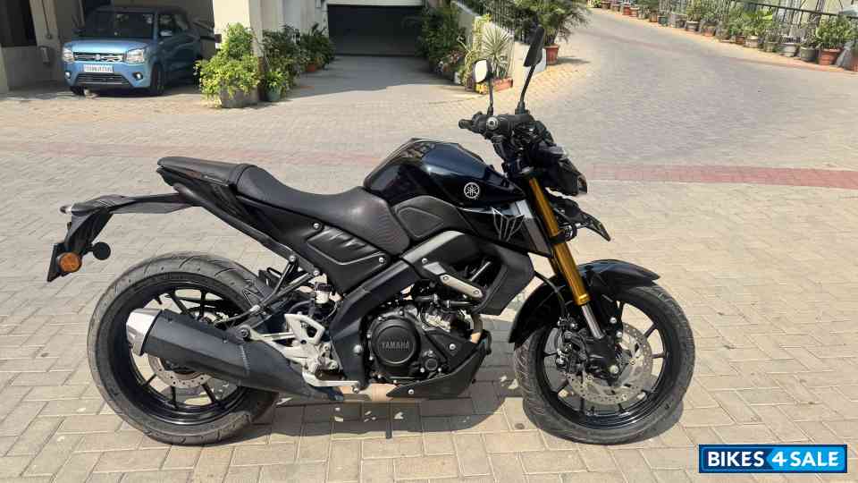 Metallic Black Yamaha MT-15 Ver 2.0 Metallic Black Yamaha MT-15 Ver 2.0