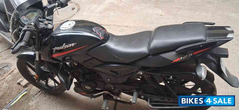Bajaj Pulsar 125 Carbon Fibre Disc Split Seat