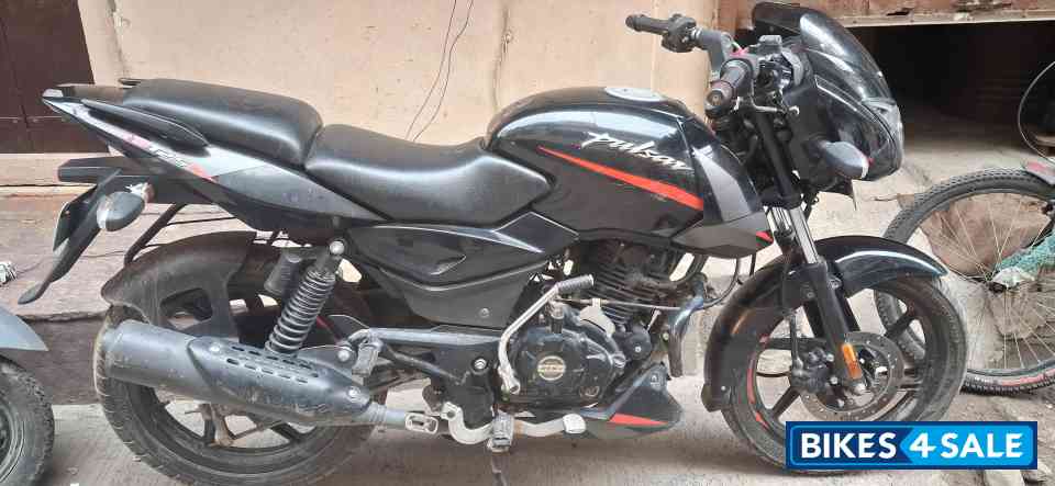 Bajaj Pulsar 125 Carbon Fibre Disc Split Seat Bajaj Pulsar 125 Carbon Fibre Disc Split Seat