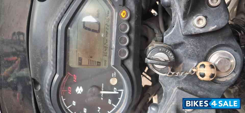 Bajaj Pulsar 125 Carbon Fibre Disc Split Seat Bajaj Pulsar 125 Carbon Fibre Disc Split Seat