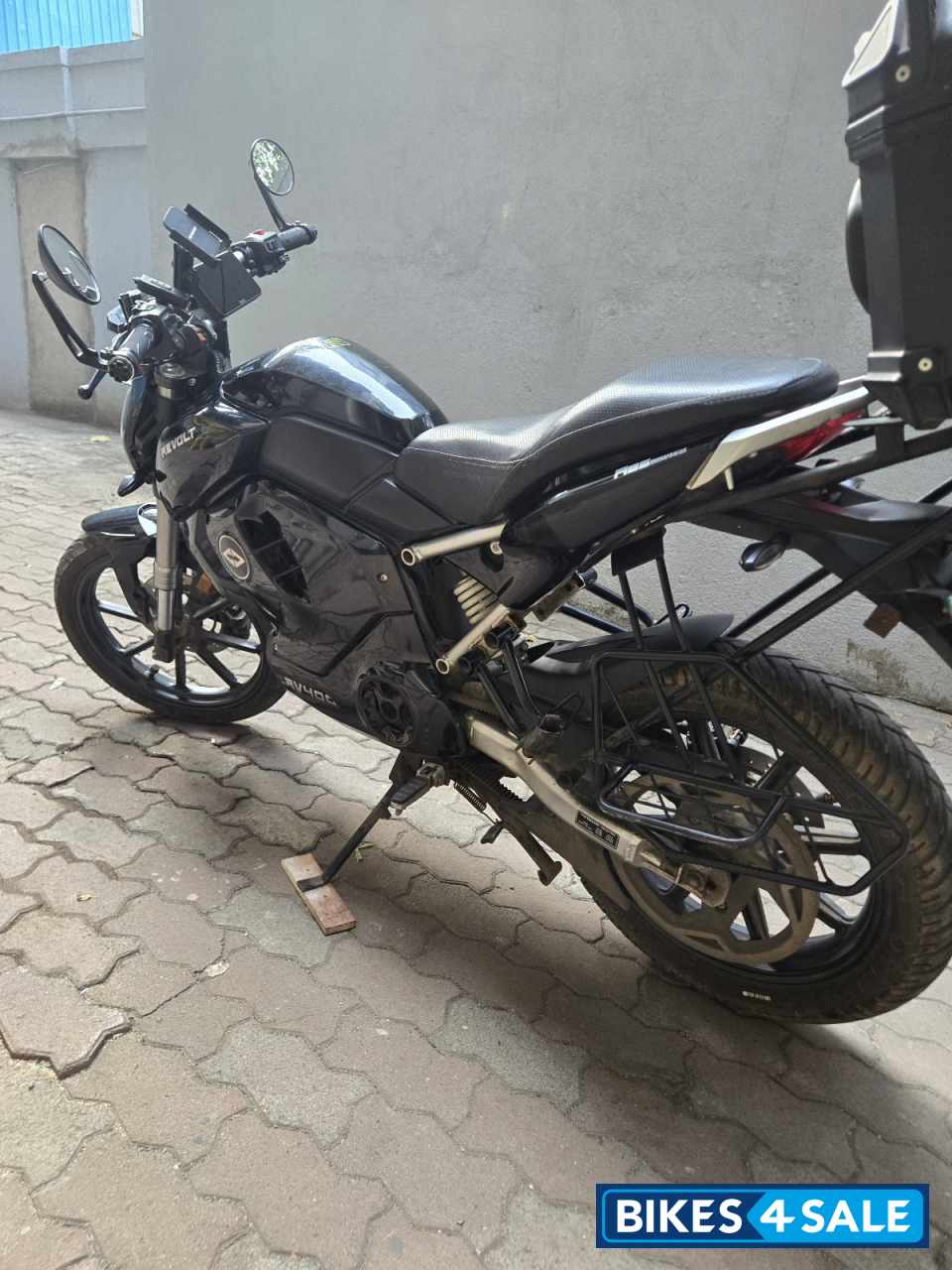 Cosmic Black Revolt RV 400
