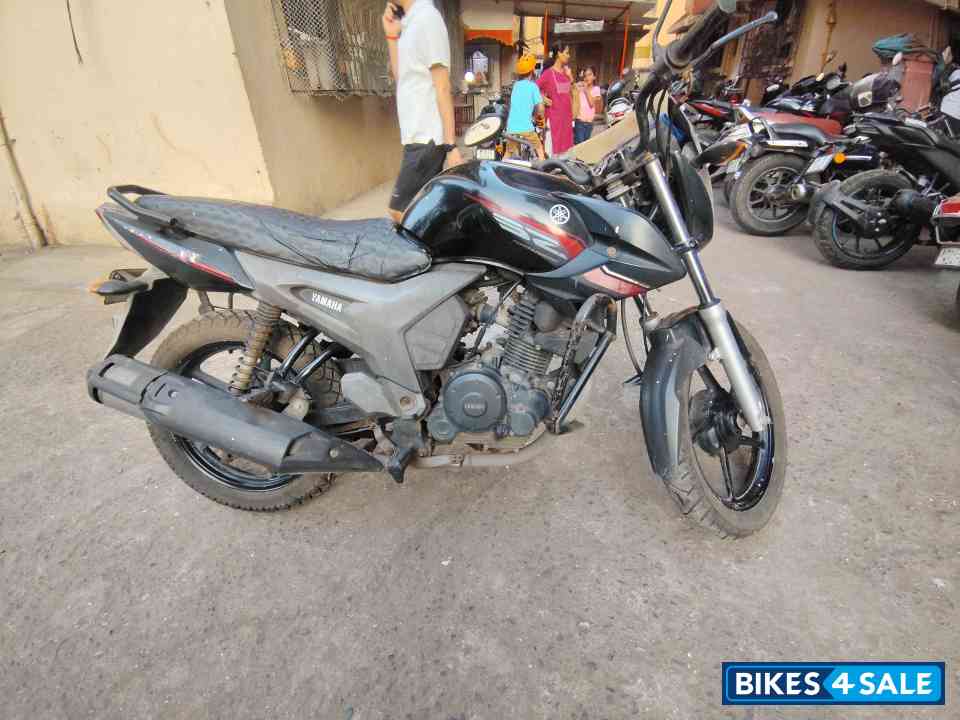 Black Yamaha SZ