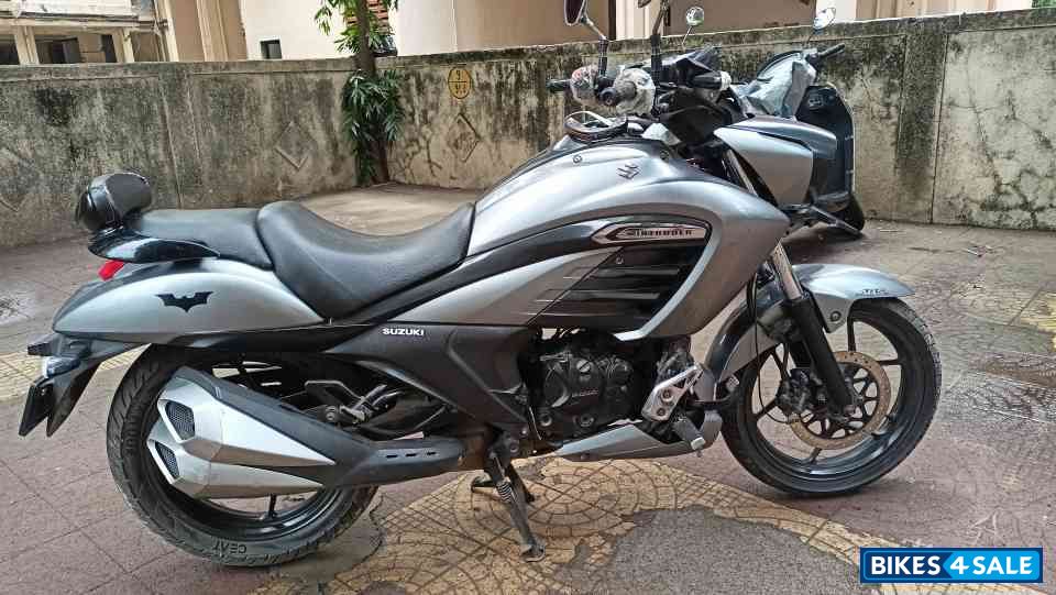 Grey Suzuki Intruder 150