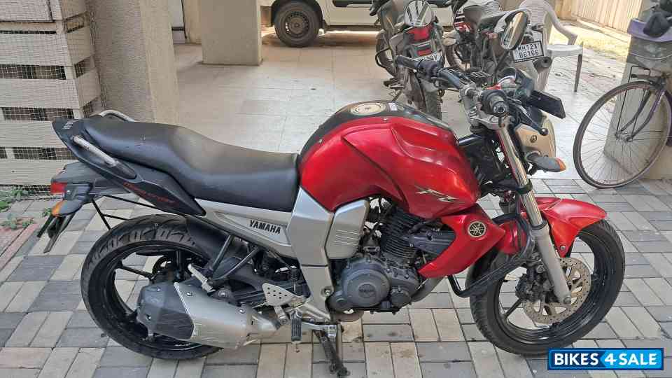 Red Yamaha FZ16 Red Yamaha FZ16