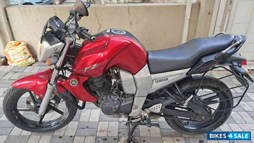 Red Yamaha FZ16 Red Yamaha FZ16