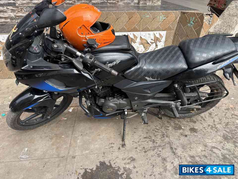 Bajaj Pulsar 220 DTSFi