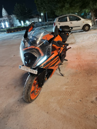 Ebony Black Metallic KTM RC 200 2022