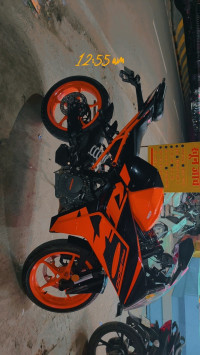 Ebony Black Metallic KTM RC 200 2022