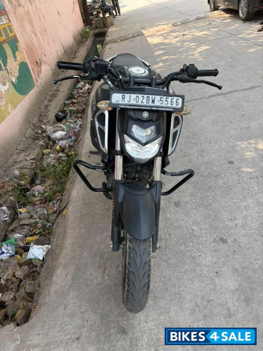Black Yamaha FZ-S FI V2 Black Yamaha FZ-S FI V2