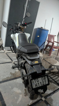 White Husqvarna Vitpilen 250