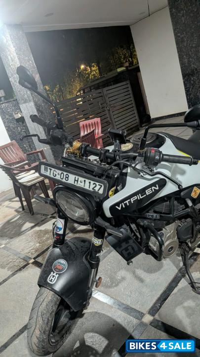 White Husqvarna Vitpilen 250