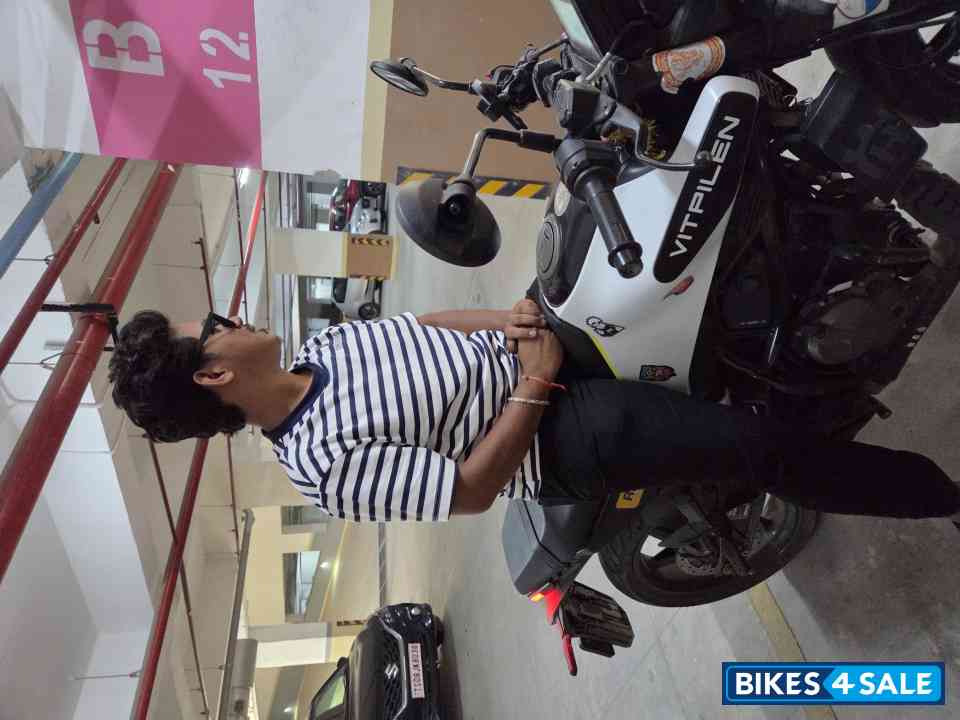 White Husqvarna Vitpilen 250