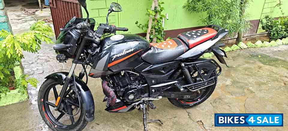 Bajaj Pulsar 125 Split Seat