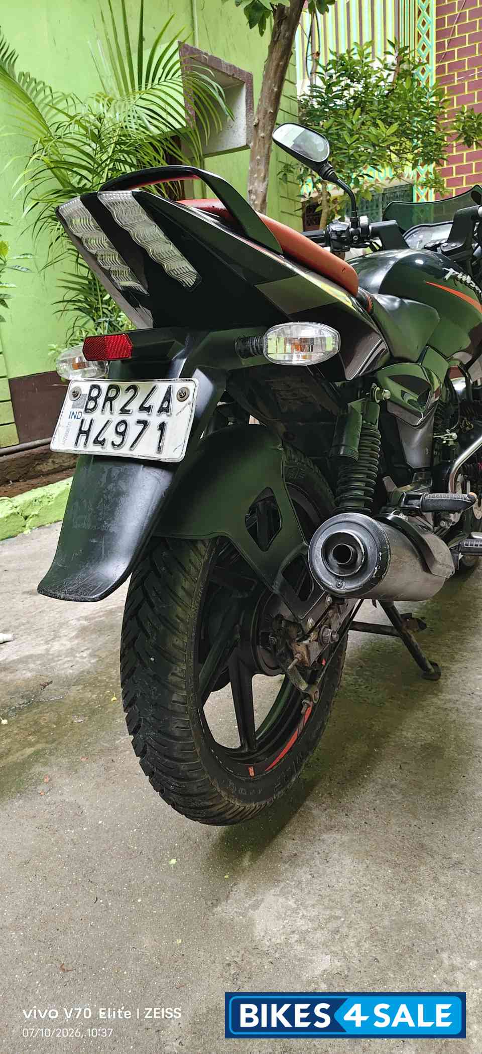 Bajaj Pulsar 125 Split Seat Bajaj Pulsar 125 Split Seat