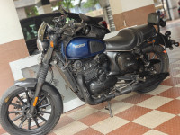 Yezdi Roadster Dark 2022 Model