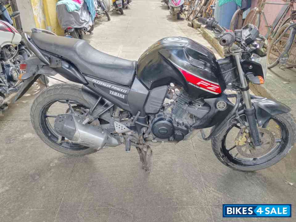 Black Yamaha FZ-S Black Yamaha FZ-S