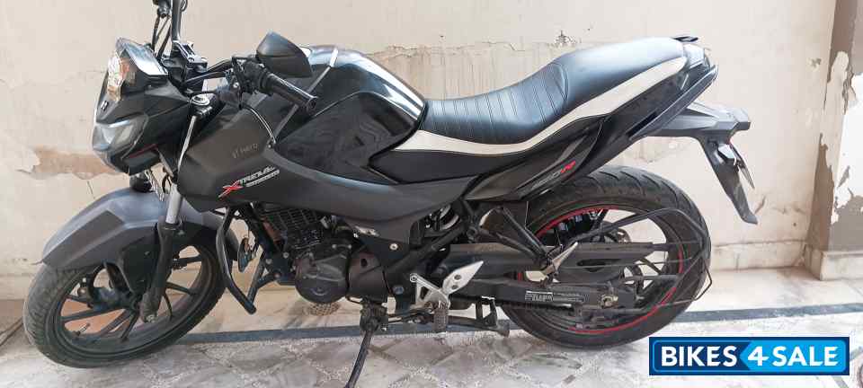 Black Hero Xtreme 160R