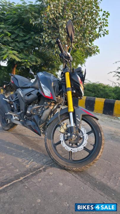 Matt Black TVS Apache RTR 160 4V TFT with Map Mirroring Matt Black TVS Apache RTR 160 4V TFT with Map Mirroring