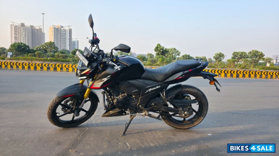Matt Black TVS Apache RTR 160 4V TFT with Map Mirroring Matt Black TVS Apache RTR 160 4V TFT with Map Mirroring