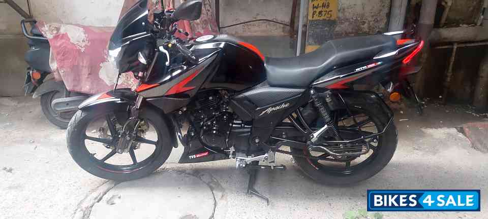 Black TVS Apache RTR 160
