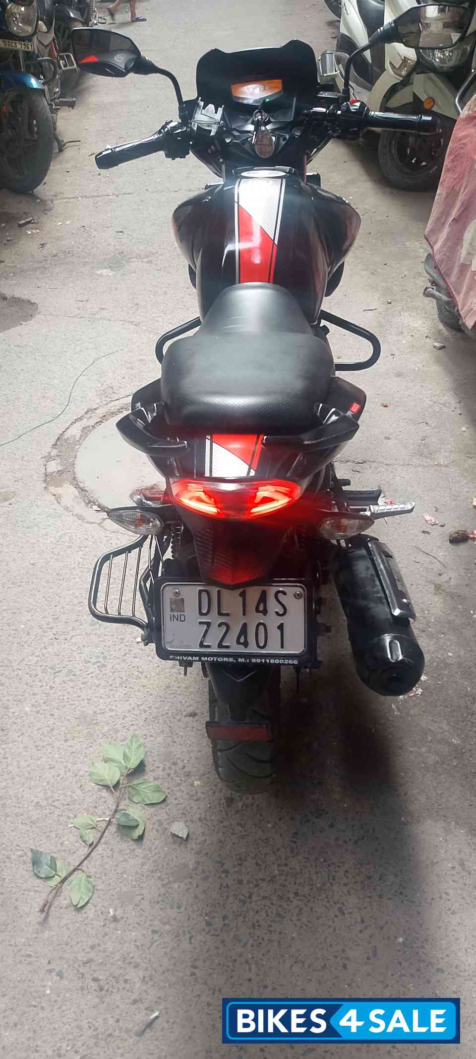 Black TVS Apache RTR 160 Black TVS Apache RTR 160