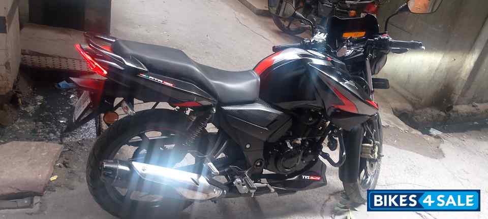Black TVS Apache RTR 160 Black TVS Apache RTR 160