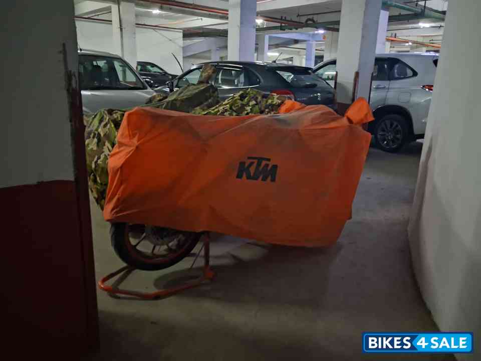 Orange KTM RC 390