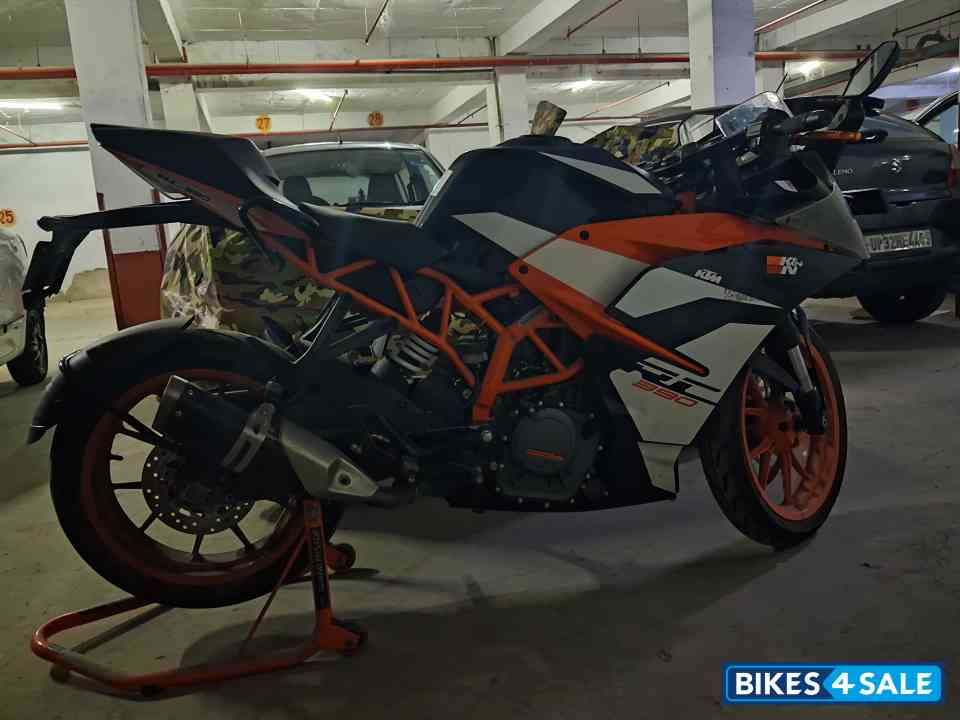 Orange KTM RC 390 Orange KTM RC 390