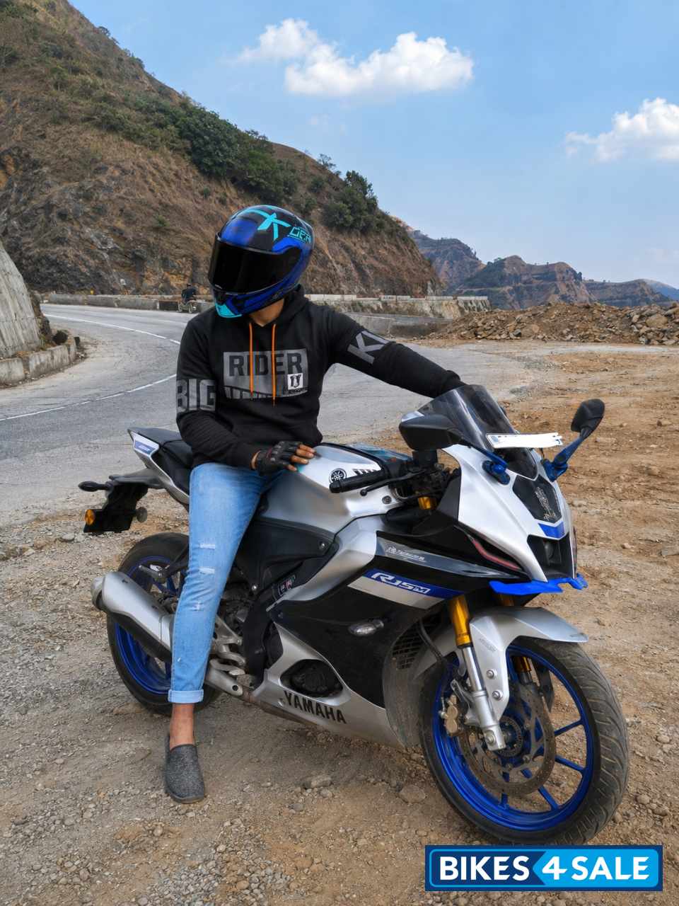 Silver, Black Yamaha R15M