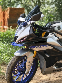 Silver, Black Yamaha R15M