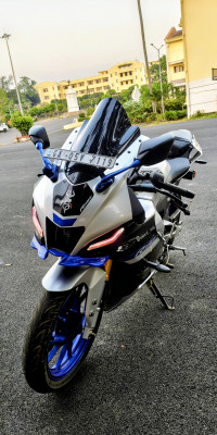 Silver, Black Yamaha R15M