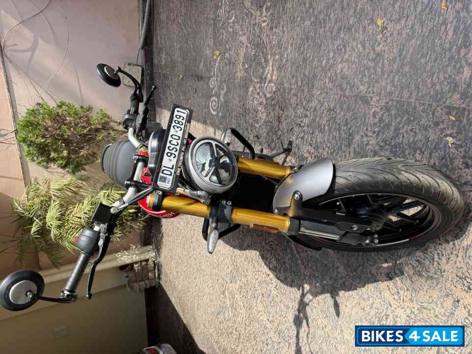 Red Triumph Speed 400 2025