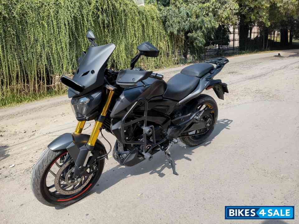 Matt Black Bajaj Dominar 400 ABS BS6