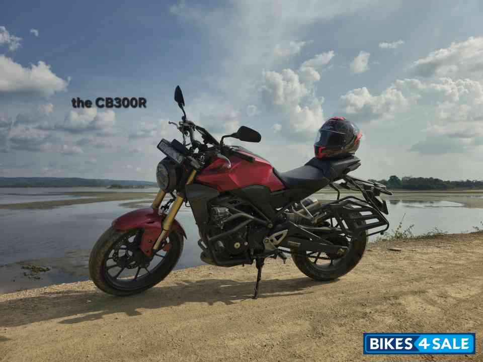 Pearl Spartan Red Honda CB300R
