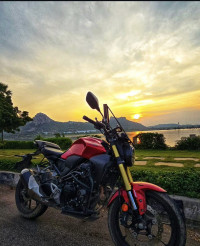 Pearl Spartan Red Honda CB300R