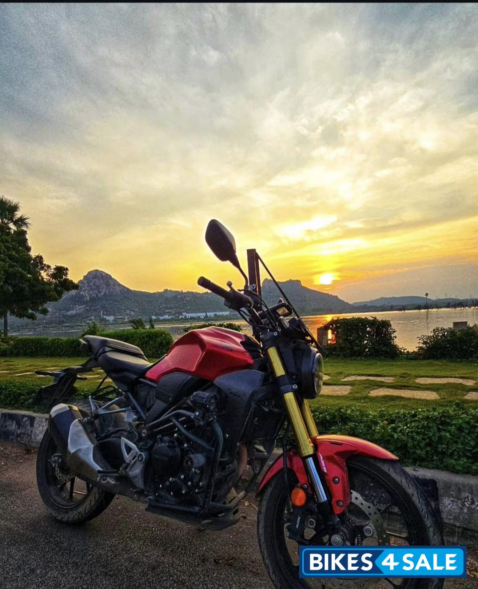 Pearl Spartan Red Honda CB300R Pearl Spartan Red Honda CB300R