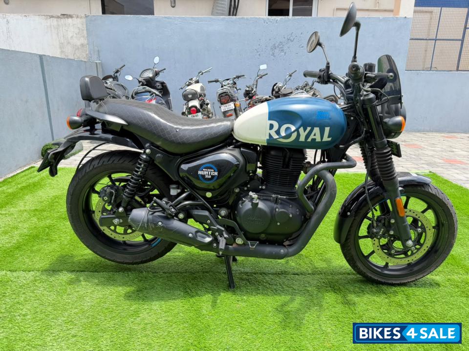While & Blue Royal Enfield Hunter 350 Metro