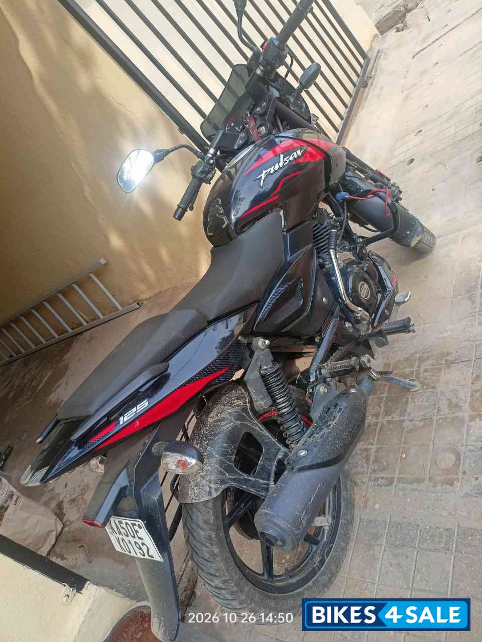 Bajaj Pulsar 125 Carbon Fibre Disc Split Seat