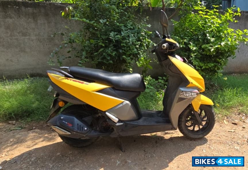 Yellow TVS NTORQ 125 Yellow TVS NTORQ 125