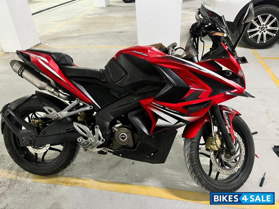 Bajaj Pulsar RS 200 ABS
