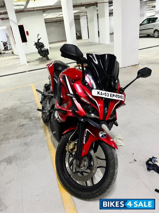 Bajaj Pulsar RS 200 ABS