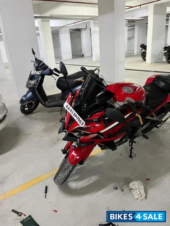 Bajaj Pulsar RS 200 ABS
